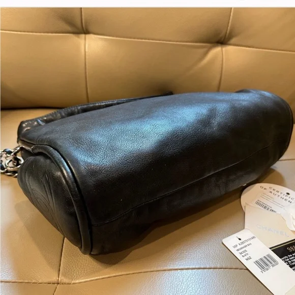 Chanel Lambskin soft hobo bag - Picture 10 of 16